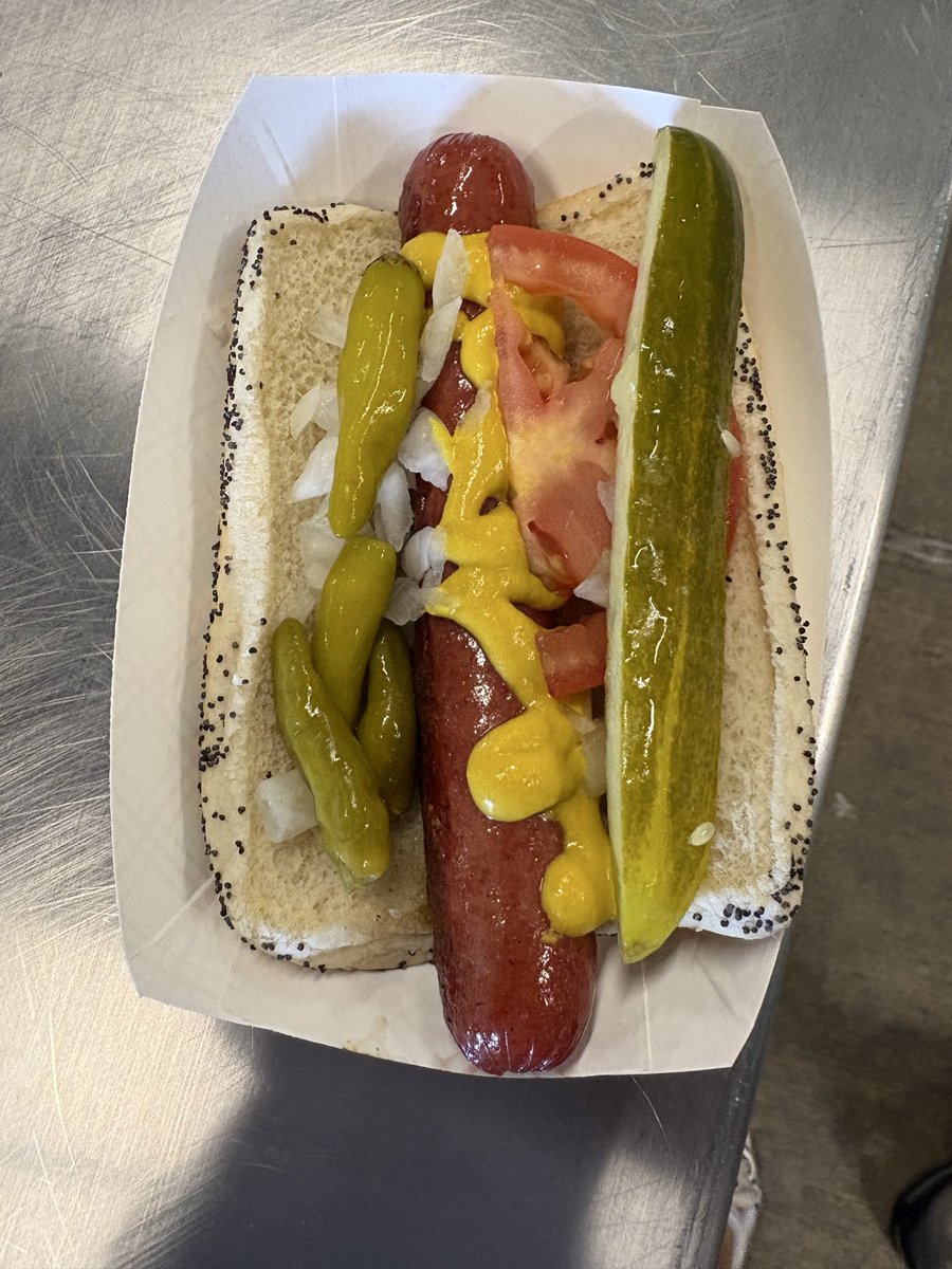 JohnFerraiuolo's tweet photo. As a life long New Yorker it pains me to admit it but Chicago dogs are superior https://t.co/Bc38rk1ZPK