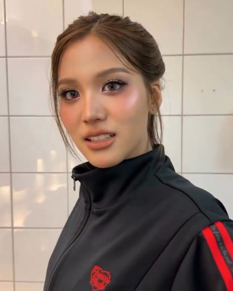 e3lludi's tweet photo. โหน้อง ความสวยชนตาพี่ ไม่ลงมาขอโทษไม่ลงมาดูเลย https://t.co/mRHtsPnRvT