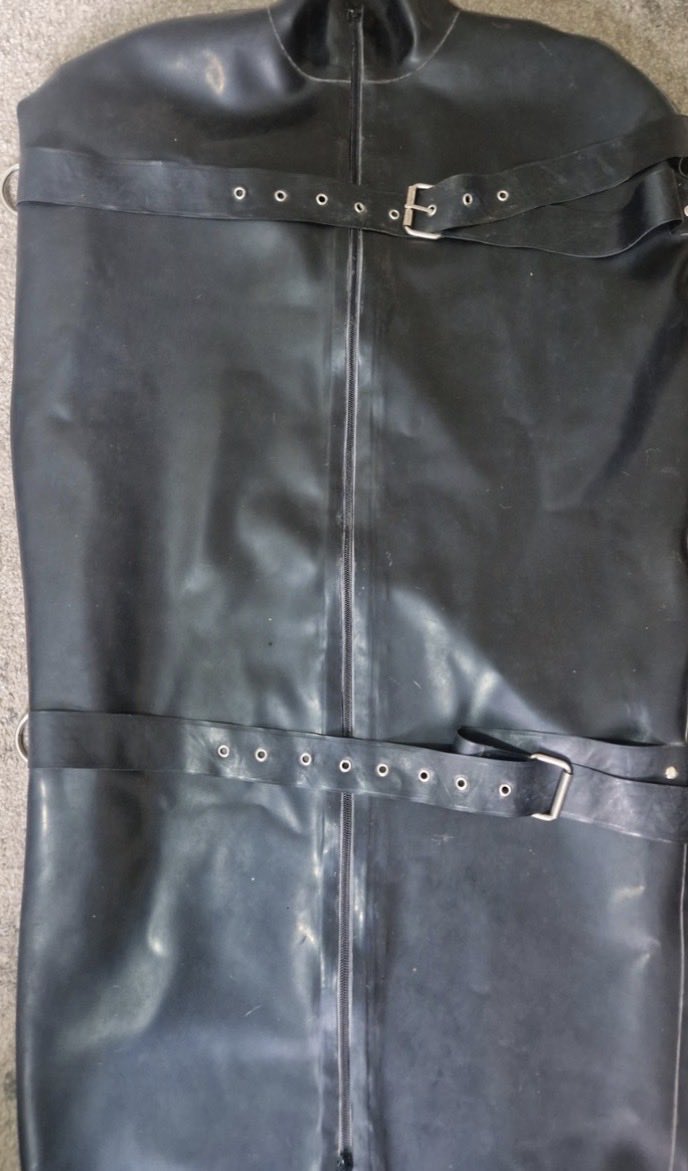d3lin3's tweet photo. Rubber Sleepsack for Sale. It Has a 4 way zip but no inner sleeves. Has no damages and fully functional.Selling because it’s been long I used it.Message me for more info or detailed price. https://t.co/xihV2cFwj5