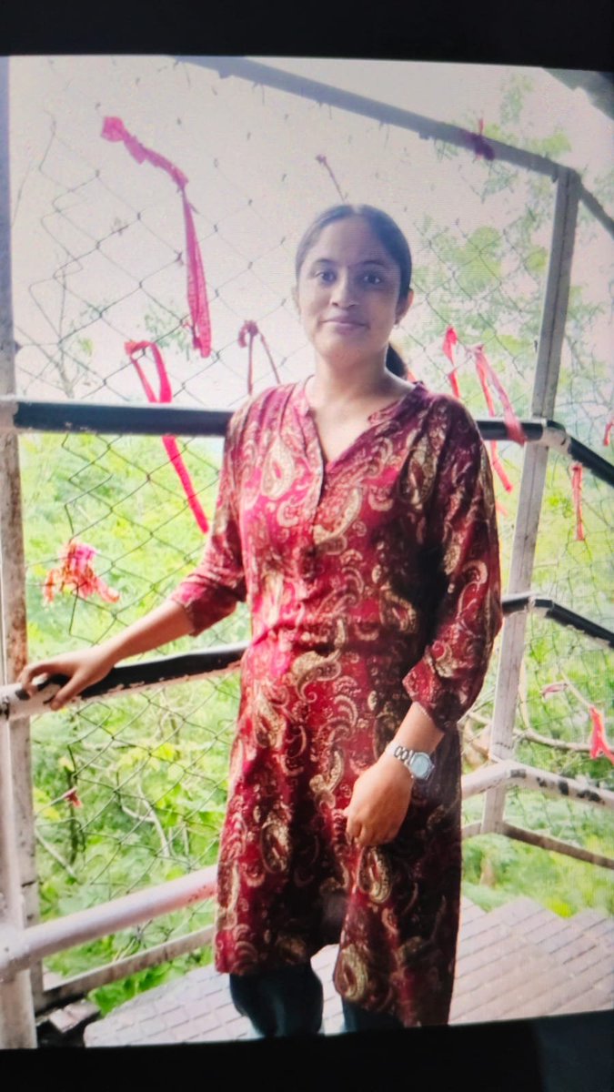 Dinehshukla's tweet photo. लापता लड़की की पहचान करने में प्रयागराज पुलिस का सहयोग करें.. विशेष सूचना प्रयागराज पुलिस ने महत्वपूर्ण संदेश जारी करके बताया है कि रूचि त्रिपाठी पुत्री शशिभूषण पति त्रिपाठी उम्र 23 वर्ष पता ददरी पहरी पोस्ट कनोजर थाना लालगंज मिर्जापुर हाल पता माधवपुर थाना कीडगंज प्रयागराज। माधवपुर से करीब 7:00 बजे घर से निकली है किसी को कोई सूचना मिलती है तो तत्काल कीडगंज थाना प्रभारी प्रीतम तिवारी के मोबाइल नंबर+ 9454402834.. या फिर चौकी प्रभारी संदीप यादव के संपर्क नंबर+91 99364 23594 पर सूचना दे सकते हैं।