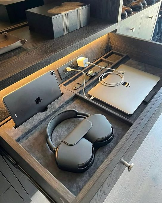 GentlemenxEra's tweet photo. This is what a modern man wants in his life. https://t.co/4Z3l9YicYZ