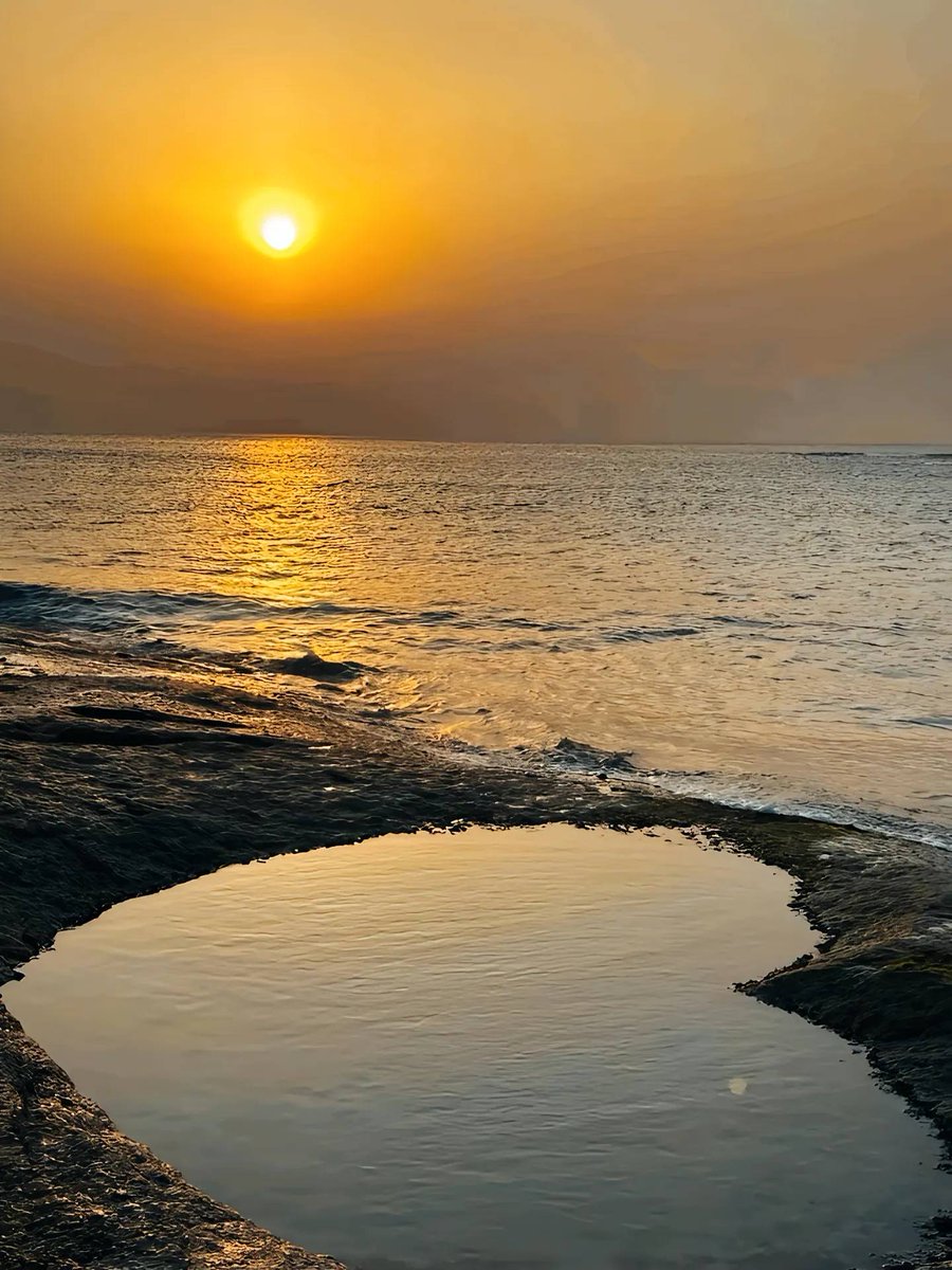 Runner52250236's tweet photo. Just wrapped up a quick day trip to the coastal lighthouse—fresh sea breeze, endless blue waves, and that perfect sunset glow. Total vibe reset! https://t.co/9OHR8pL18F