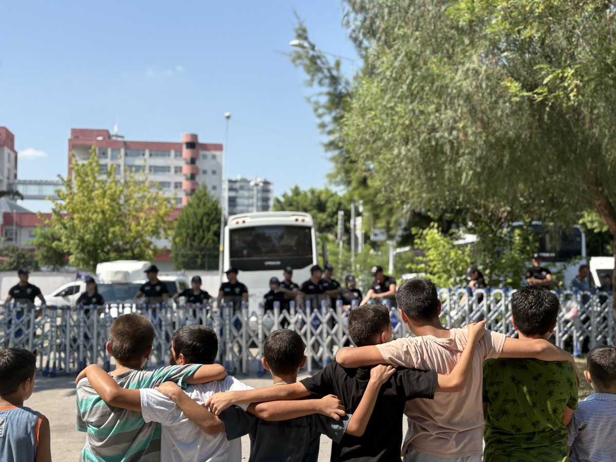 jemilenur's tweet photo. “Onlar, başlarına bir musibet geldiğinde, ‘Biz Allah’a aidiz ve O’na döneceğiz’ derler.”
Bakara, 2/156

AlparslanHocaya Özgürlük
SarayTalimatıyla Tutuklandı
SemraKuytula Özgürlük 
Kardeşlerimizi SerbertBırakın
#FurkanHareketiTertemizdir https://t.co/qVNUg39ZUQ