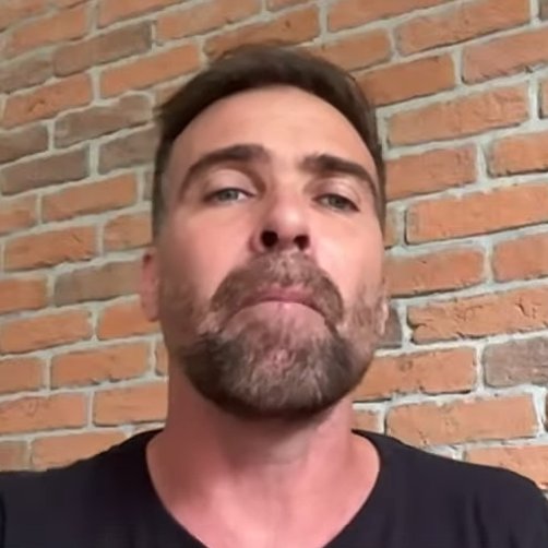 kwaires2002's tweet photo. Você sabia?

A clássica parede de tijolos do Freaking Fucking Games foi comprada pelo PILHADO https://t.co/QERDYU9uiO