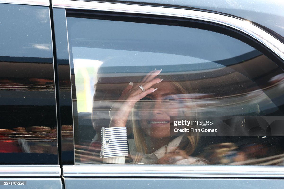 MELANIAJTRUMP's tweet photo. https://t.co/zXyj55yzs4