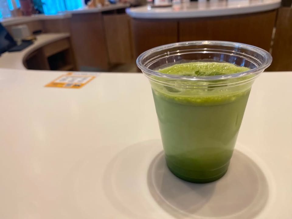 Times__CAFE's tweet photo. 🍵 新メニュー「辻利抹茶ラテ」登場

ほっとひと息つきたいときに。
香り豊かな抹茶の味わいを楽しめる、
まろやかな「辻利抹茶ラテ」が新登場✨
抹茶のほろ苦さとミルクのやさしい甘さが重なり、
心までほっとするような一杯に仕上げました。

ぜひ一度、お楽しみください☺️ https://t.co/vIuc030mjH
