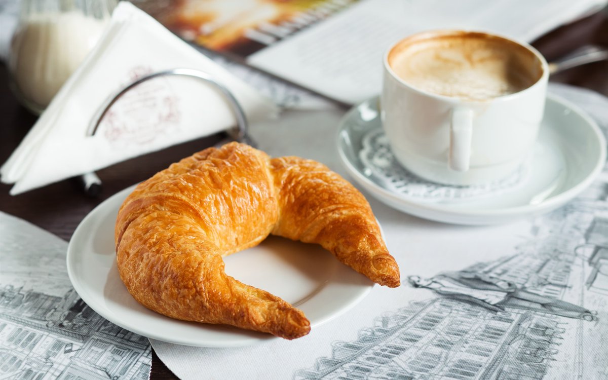 syihwamoza's tweet photo. Just had the most buttery, flaky croissant at this hidden downtown bistro—warm, golden, and the perfect morning pick-me-up! 10/10, already planning my next visit https://t.co/ILWVMVNq01