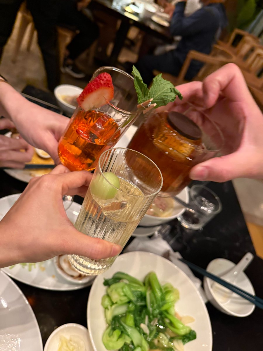 blank_page3's tweet photo. 最近、Oystwrのパンケーキにハマってしまいました！すごく美味しいし、カクテルも最高です😋 https://t.co/Q63EO4UEt9