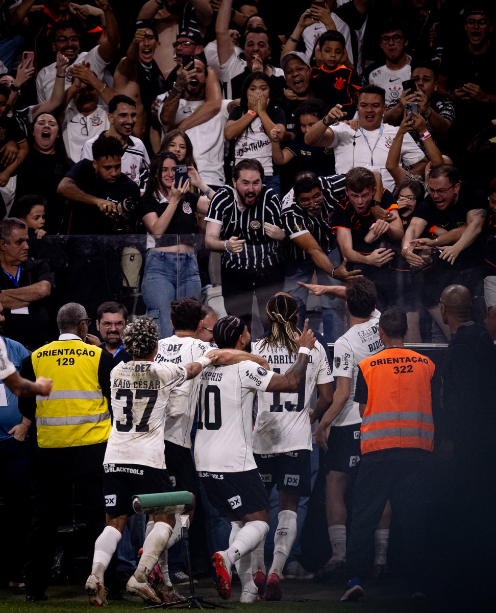 Corinthians's tweet photo. Falta pouco para 24ª rodada do Brasileirão! 🔜

🎶 VOU VESTIR MEU MANTO, MANTO ALVINEGRO...🎶

📸 Rodrigo Coca / Corinthians

#CORxSCCP
#VaiCorinthians https://t.co/V0P61RwJXv