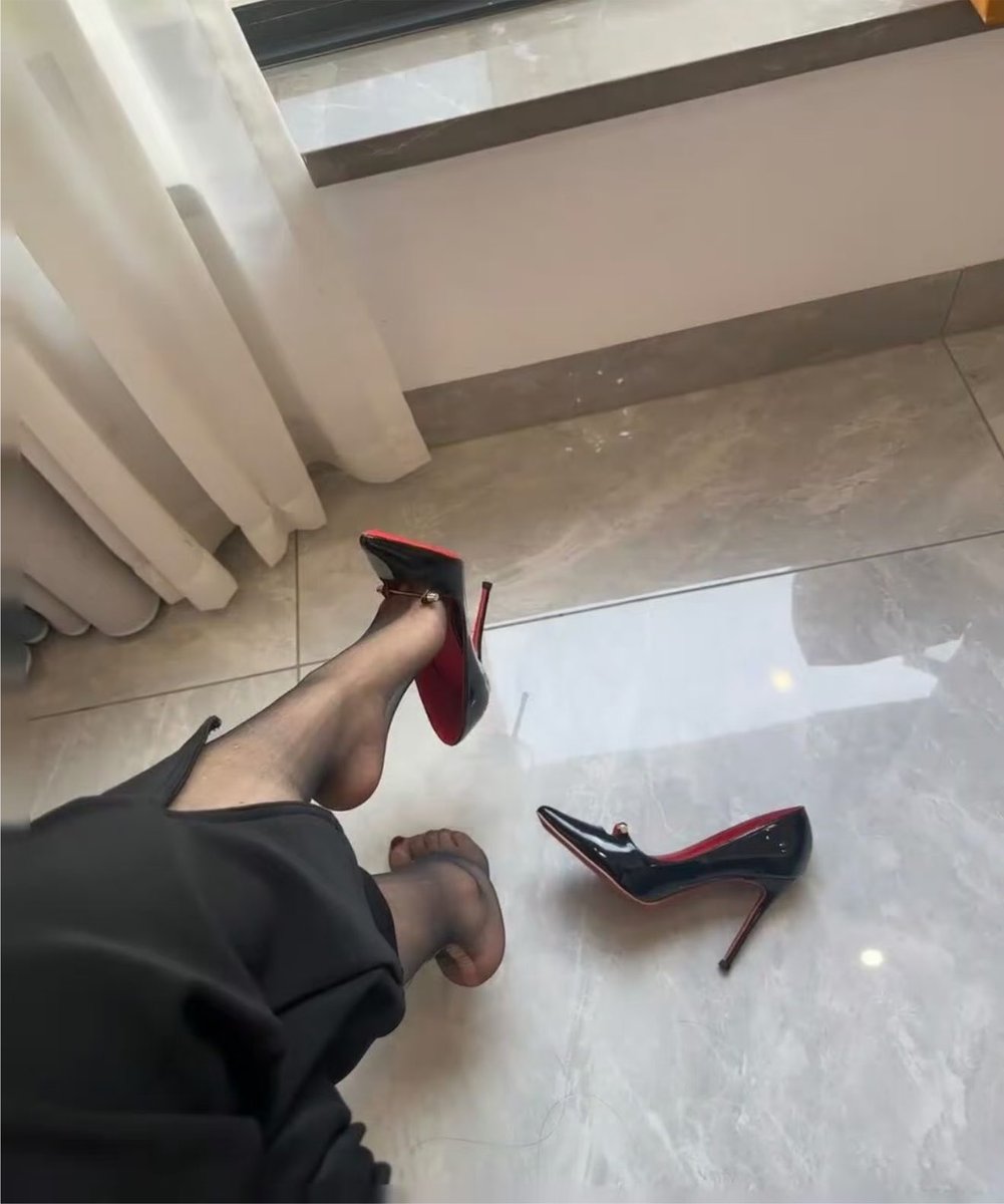 NatHaeg's tweet photo. 喜欢年龄24以上，不看颜值，乖乖听话被调教就行，轻微调教，可以来新手，和妈妈一起寻找快乐吧，#SM #羞辱 #重口味 #圣水 #踩踏 #侮辱 #女S找M https://t.co/6PM4WmVSAl