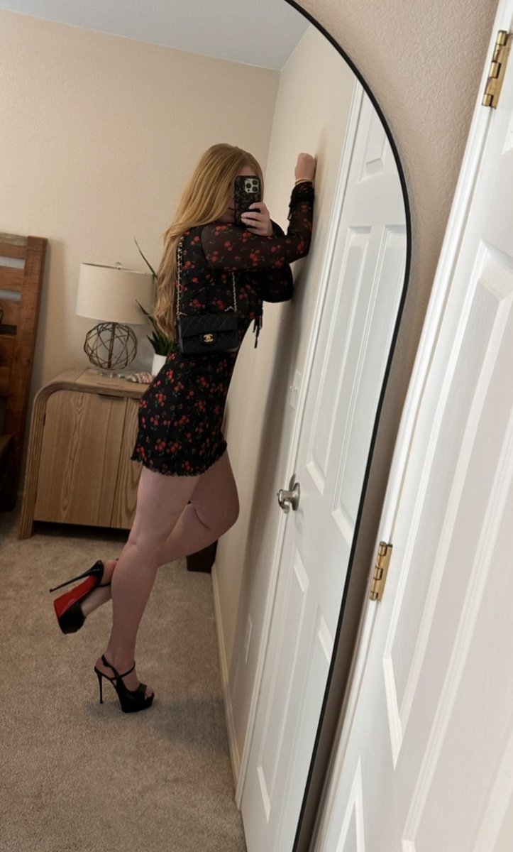 maybeimabelle's tweet photo. I love wearing a cute little dress https://t.co/qSlgdCeNvZ