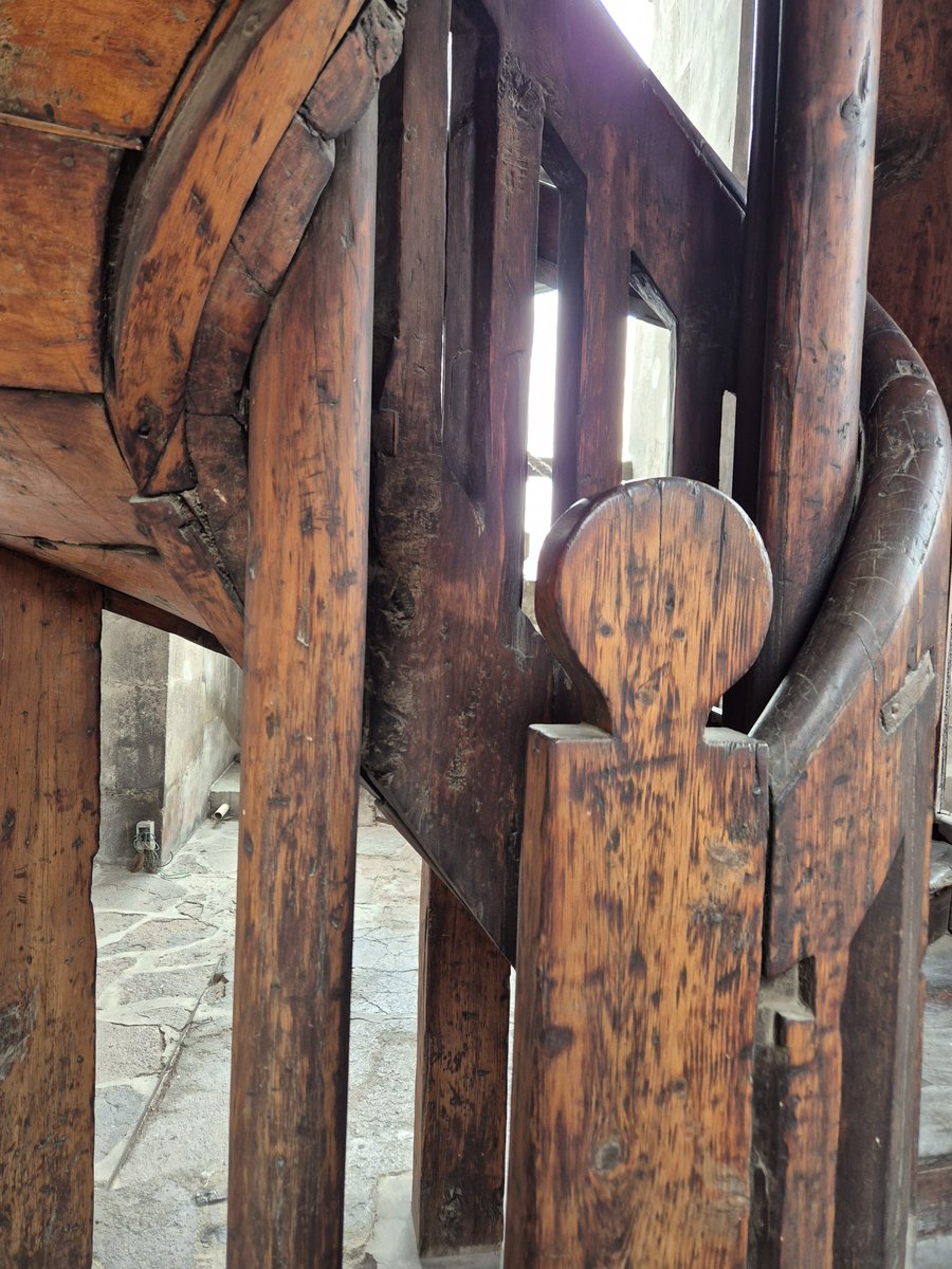 mechediazortega's tweet photo. Escaleras hechas por 8 troncos de árbol de cedro rojo en 1792.
Son en en forma elíptica. 
Y se encuentran en las 2 torres de la Catedral Metropolitana https://t.co/ZXQe3WpRPz