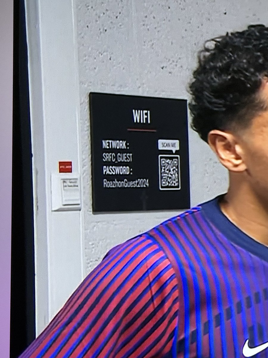 SolamenNissa's tweet photo. Les rennais #SRFC, grâce à @ligue1plus, voici le code wifi de votre stade 😂 #Ligue1 https://t.co/zczJNMI9fO