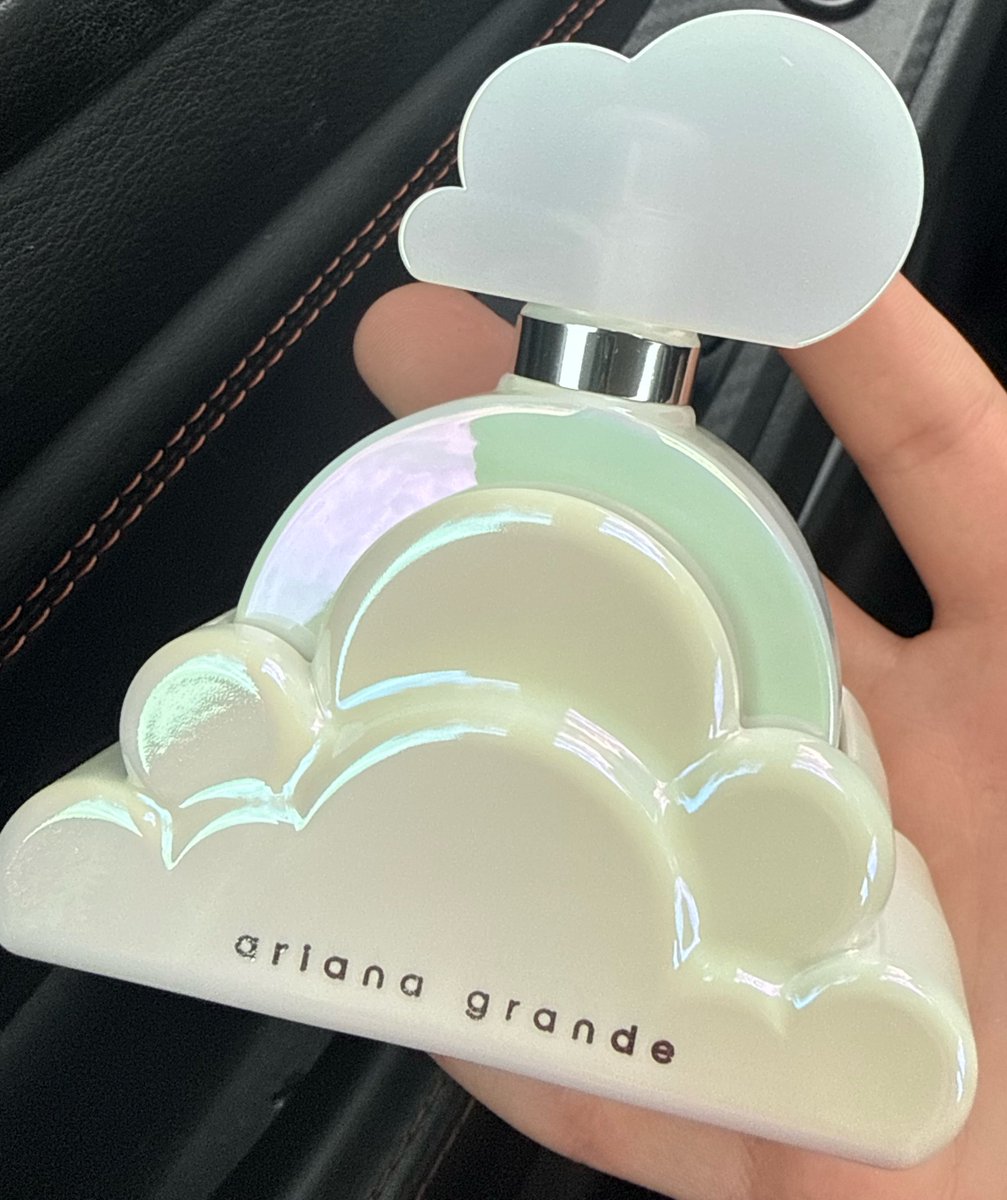 G0DSITI0NS's tweet photo. cloud aurora is THE BEST from the cloud perfume line https://t.co/feQMbeCHe9