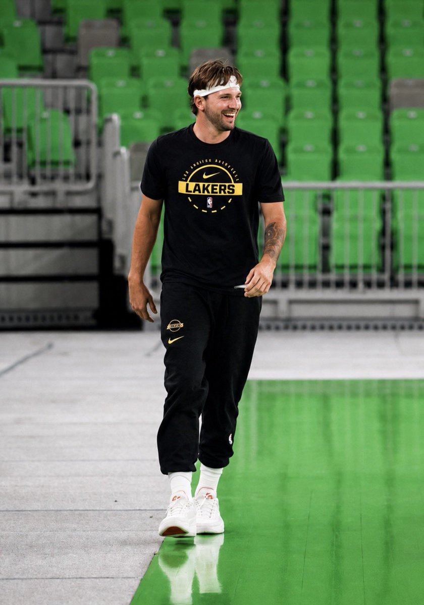 Lukarg77's tweet photo. Vuelve Luka headband? Banco muchisimo https://t.co/aYOXx99JKm