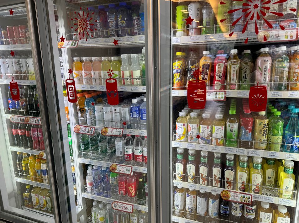 Den37134818's tweet photo. Stocking up for the weekend: ice-cold soda, quick snacks, and all your late-night convenience picks are in stock now! https://t.co/qaVIeF4UaI