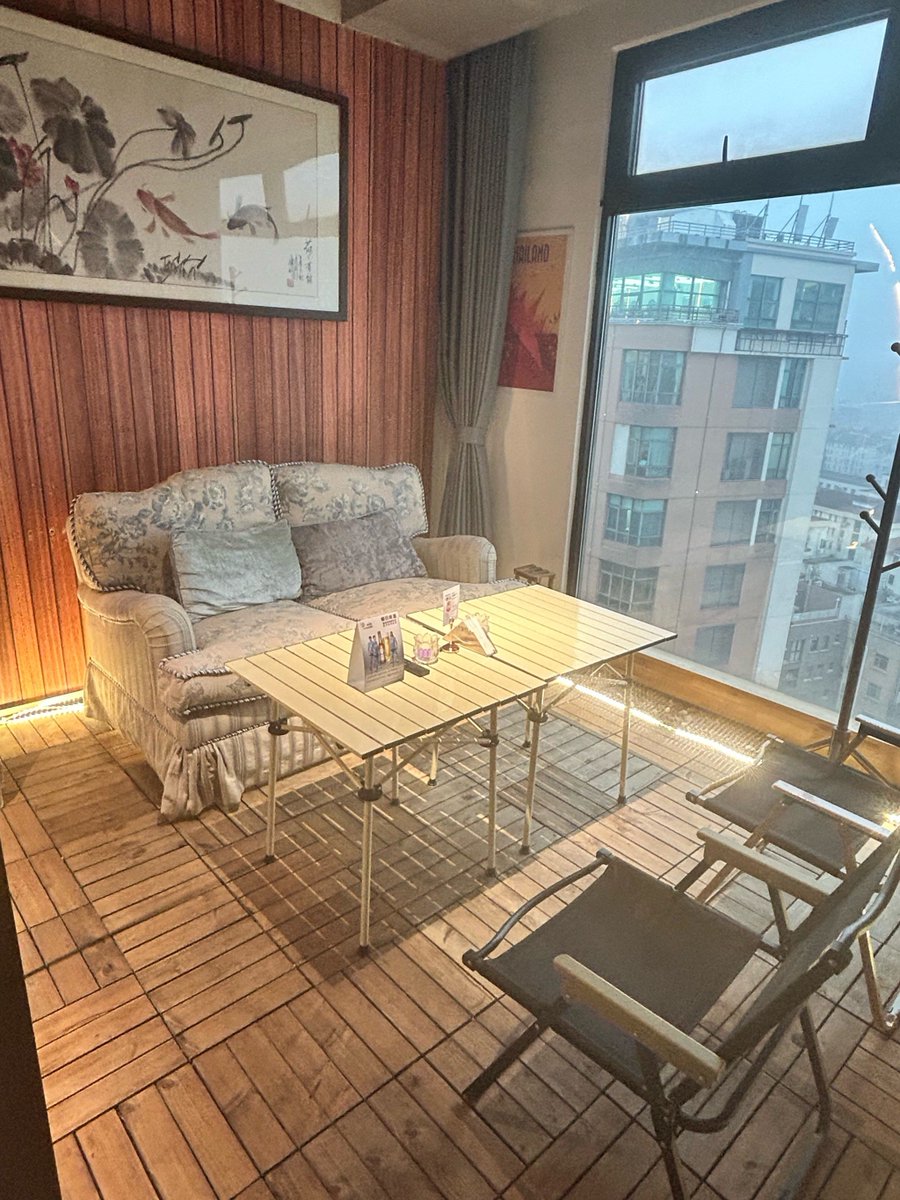 Cassand29747071's tweet photo. Just tried the new café rooftop bar—sunset sips with zero crowds and that warm, cozy vibe we’ve all been craving. Worth every minute!， https://t.co/7YQt7KzXkL
