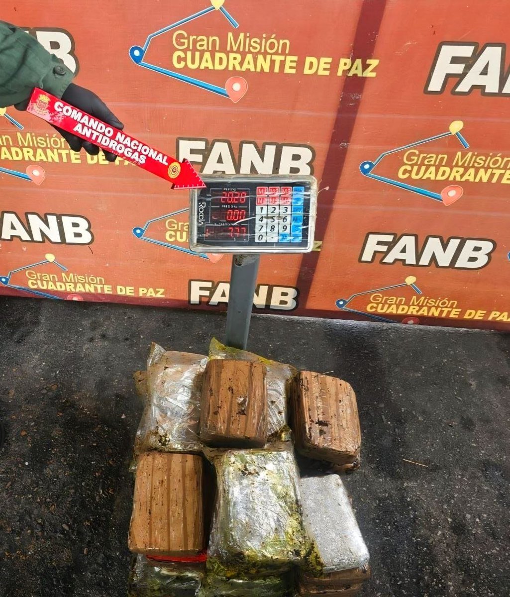 Sucre53Cmdte's tweet photo. GUERRA TOTAL CONTRA EL TRÁFICO ILÍCITO DE DROGAS EN GUÁRICO! 🇻🇪

 Gracias a la agudeza olfativa y el entrenamiento de alta precisión del Can "Valkiria", en el "PAC Corozo Pando", se logró detectar la presencia de sustancias estupefacientes https://t.co/tMaEAjizFE