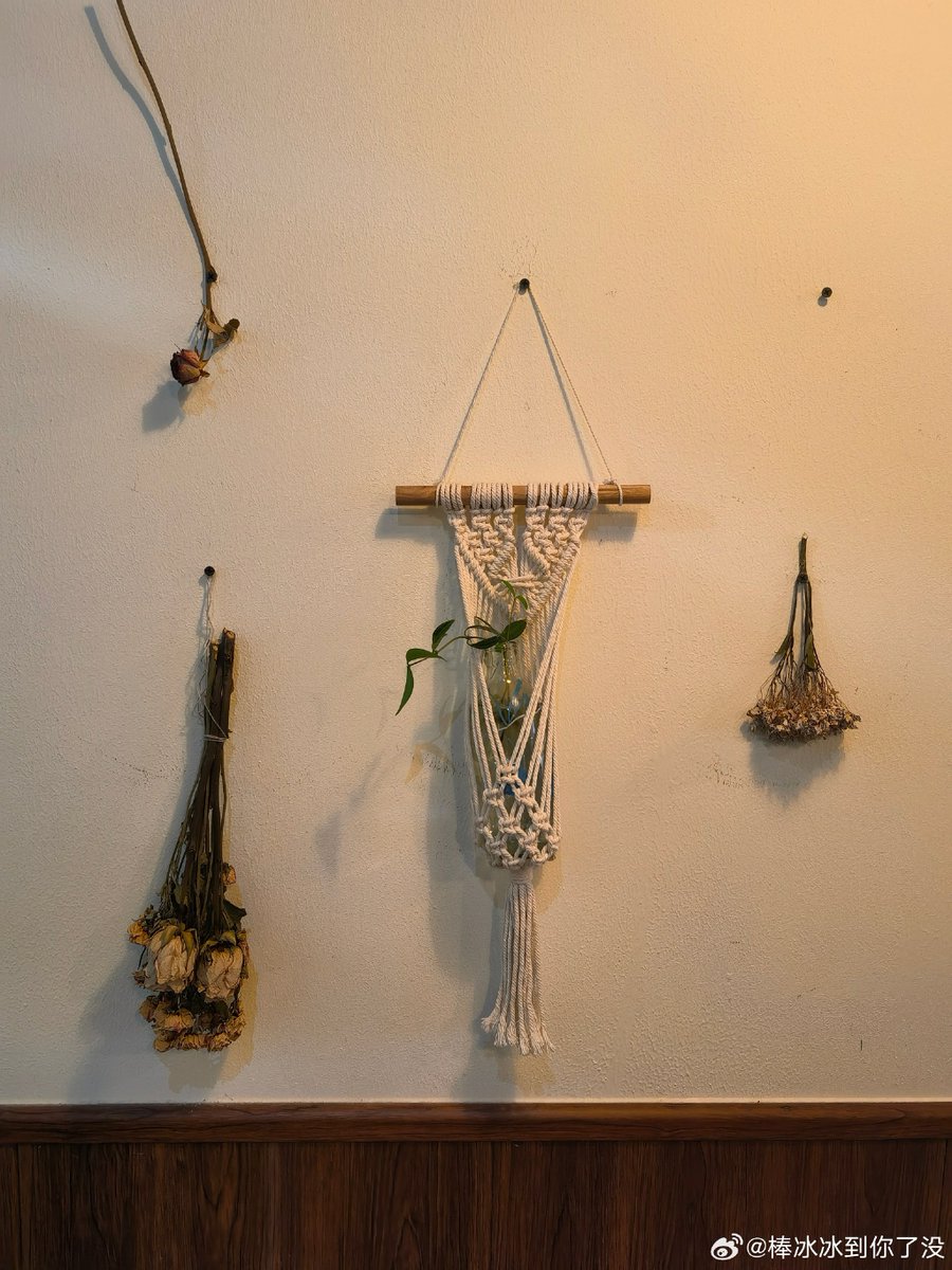 Brandon20297323's tweet photo. Just finished my first DIY macramé wall hanging!  The knots took a while but the soft tassel at the end makes all the effort worth it. What’s your go-to small craft project #HandmadeLove #DIYCrafts， https://t.co/9J26kRFPBi