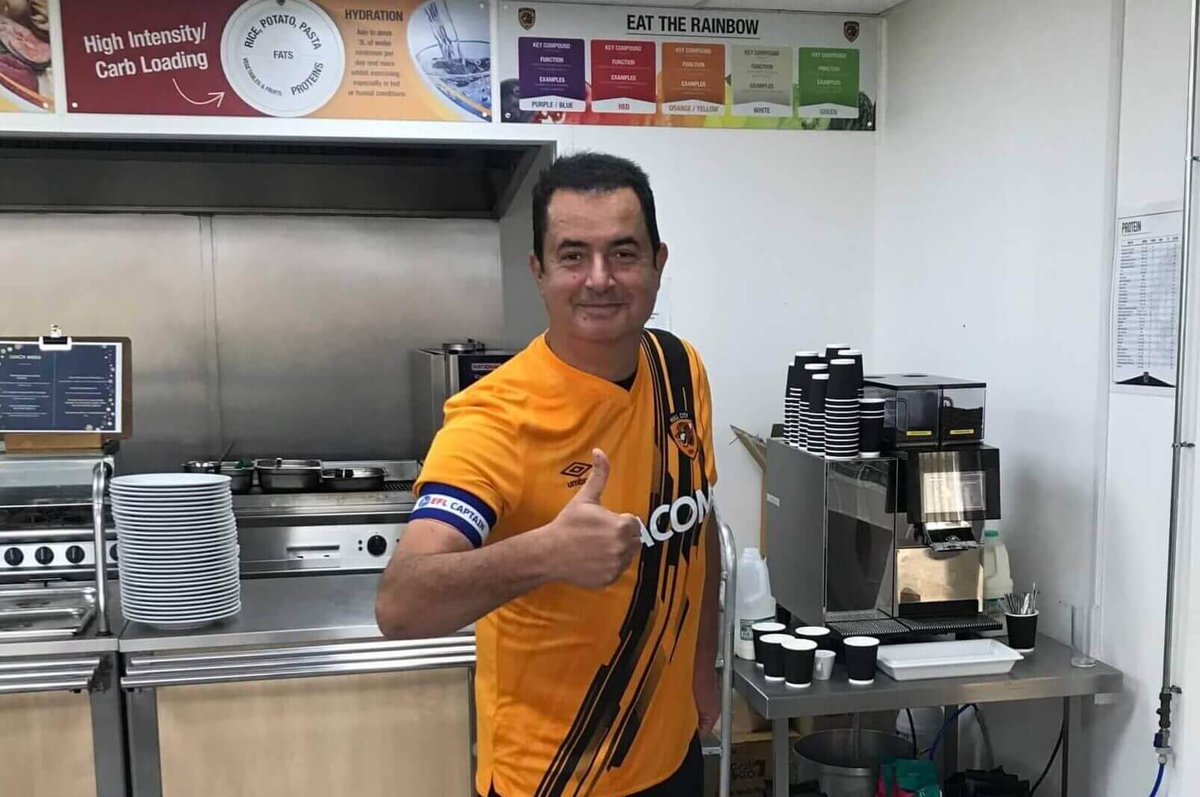 EgeC2508's tweet photo. 🚨Acun Ilıcalı:
“Galatasaraylılar avukat ve polis” demiş.
Yani mahkeme kararını uygulatmaya gelen avukat ve polis Galatasaraylı 😂😂
Yoksa bunlar yargıdaki aslanlardan mı?
Fıkra bu kadar.
Acun Bey, Loca işi bitti.
Sen de bizim tarafta bittin.👋🏻 https://t.co/nztsRnLKjw