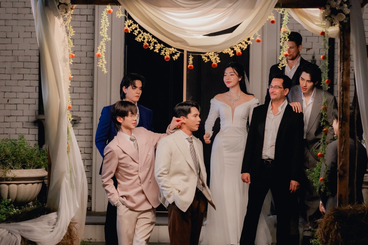 YourThirdSeries's tweet photo. Your Third Recap 💻✨

ในที่สุดคุณสามก็กลับไร่แล้วคร้าบ แต่เหตุผลที่กลับมาเนี่ย... มีคนแถวนี้รู้ดีแน่ๆ ต้องไปจ่อไมค์ถามน้องแจมดูนะคร้าบ 🫣

ทุกคนชอบซีนไหนกันบ้าง มาแชร์กันนะคร้าบ! 🫶🏻

YOUR THIRD SERIES EP5
#ที่สามของเธอEP5 https://t.co/XENGZtguGh