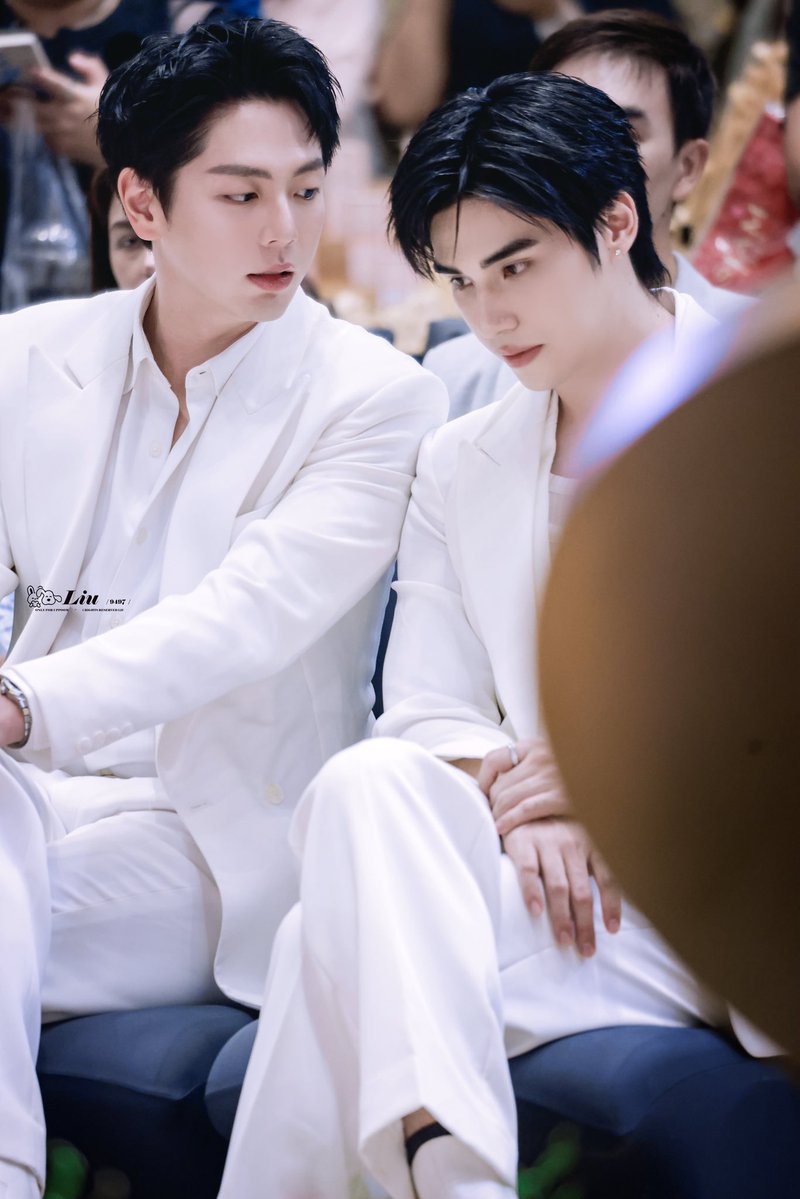 Lovesleepy22's tweet photo. ถ้ามาจริงน่าจะเป็นบทนักลงทุนเพราะหมิง
มันมีเส้นสายวงการบันเทิง และใช่มันน่าจะ
แบกพี่โจมาอวดหยก แล้วไลฟ์ล่าสุดอัพภูมิ
ก็บอกมี (เซอร์ไพรส์) ไม่แน่ใจว่าจะใช่เรื่องนี้
มั้ย แต่ถ้าหยกหมิงอิงโจเจอกันโลกแตก
ได้เลยคุณน้า🥶 https://t.co/beAU41EUoY