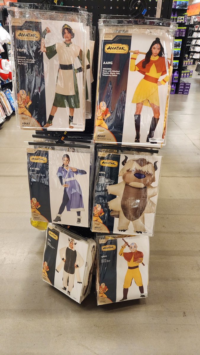 last_podcasters's tweet photo. Spirit Halloween has a bunch of Avatar costumes including an inflatable Appa, I was tempted but settled for the regular Appa. https://t.co/X3XWnyXWNK