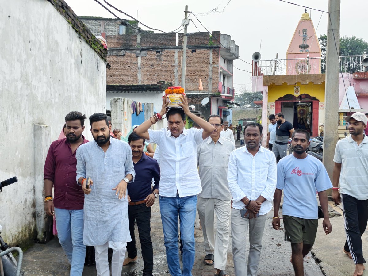 BJPSujitSingh's tweet photo. 🌺 मासिक बैठक एवं संत शिरोमणि गुरु रविदास जी की कलश यात्रा में सहभागिता 🌺

भारतीय जनता पार्टी दीपका मंडल के माँ समलाई शक्ति केंद्र, कृष्णा नगर में आयोजित मासिक बैठक में सम्मिलित होकर संगठनात्मक विषयों पर चर्चा की। https://t.co/Doy0TLAVS1