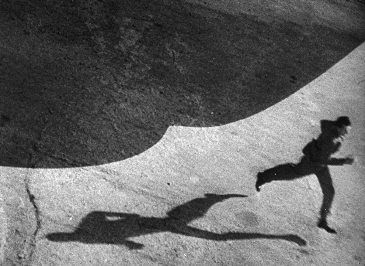 HauntedMovies's tweet photo. Spellbound (1945) dir. Alfred Hitchcock https://t.co/Iefr3QQcRI