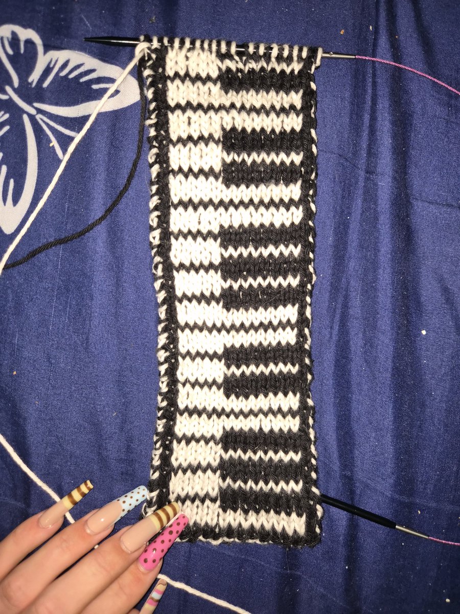 j4hoda's tweet photo. first knit wip!!!! https://t.co/Ua013f1ORh