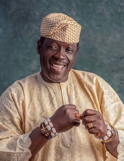 PulseNigeria247's tweet photo. Veteran Nigerian actor Taiwo Hassan “Ogogo” has died after losing cancer battle. He was 66. 💔  

Yet another devastating, heartbreaking loss for Nollywood and fans. May his soul rest in peace. 🕊️ https://t.co/6L1ncS551W