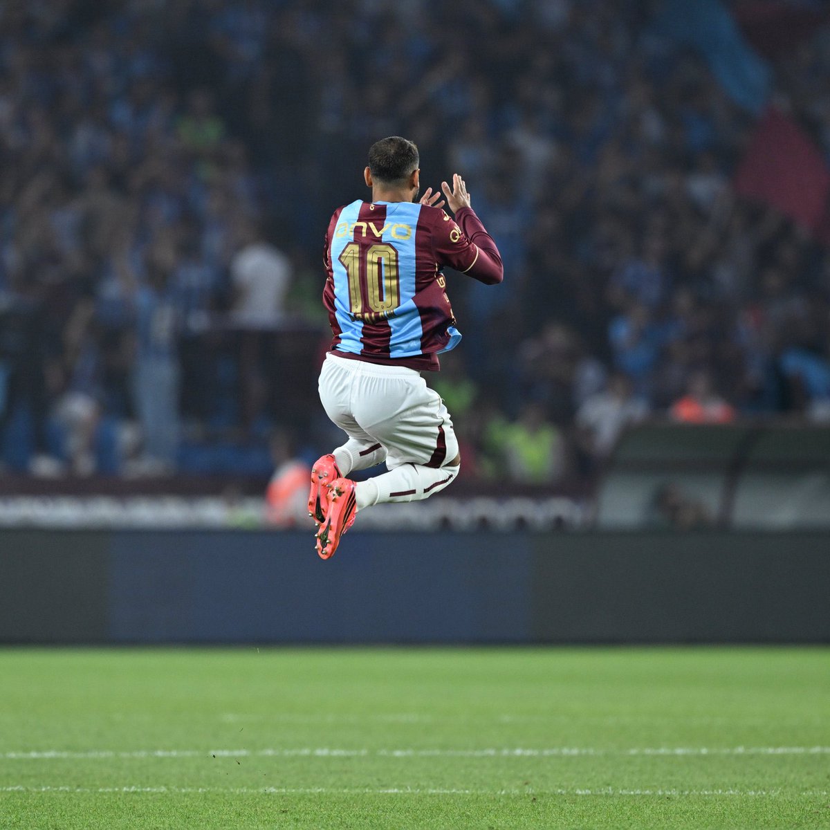 muratcmsr's tweet photo. Bizlere bu kaliteyi ülkemizde izleme imkanı sunan Ertuğrul Doğan başkanımıza teşekkür ediyoruz. Müthiş keyif aldım. ❤️💙#MuhammedSalah https://t.co/C4cc1ChX2t