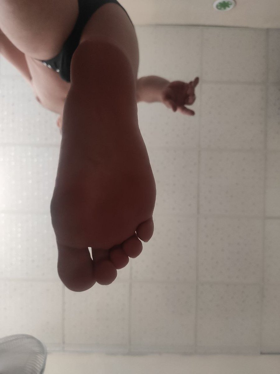 mevsimsizkar35's tweet photo. Who wants to lick my bare soles? #boyfeet #soles #smellyfeet #stinkyfeet #ticklishfeet #softsoles #latinofeet #pies #piesmasculinos #straightfeet #collegefeet #toes #smellytoes #pinksoles #footmaster #socksoff #footworship #footboy #piesgrandes #bigfeet #bigtoes #dirtysoles https://t.co/8iWPYgCibb