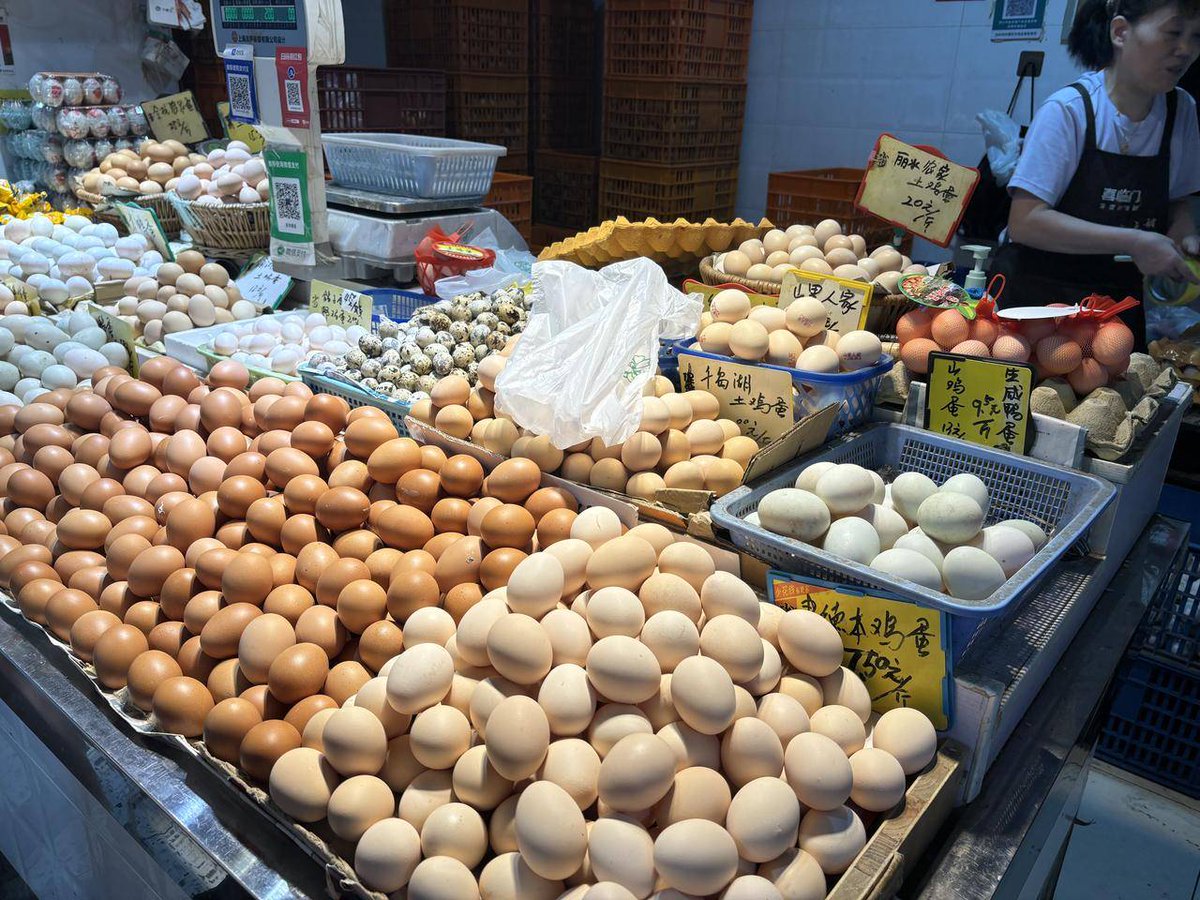 NicoleStaCruz3's tweet photo. New organic veggies and fresh eggs in stock at our local market—perfect for your weekend meal prep!  Don’t miss out on the best local picks this Saturday. https://t.co/CaycwOpB34