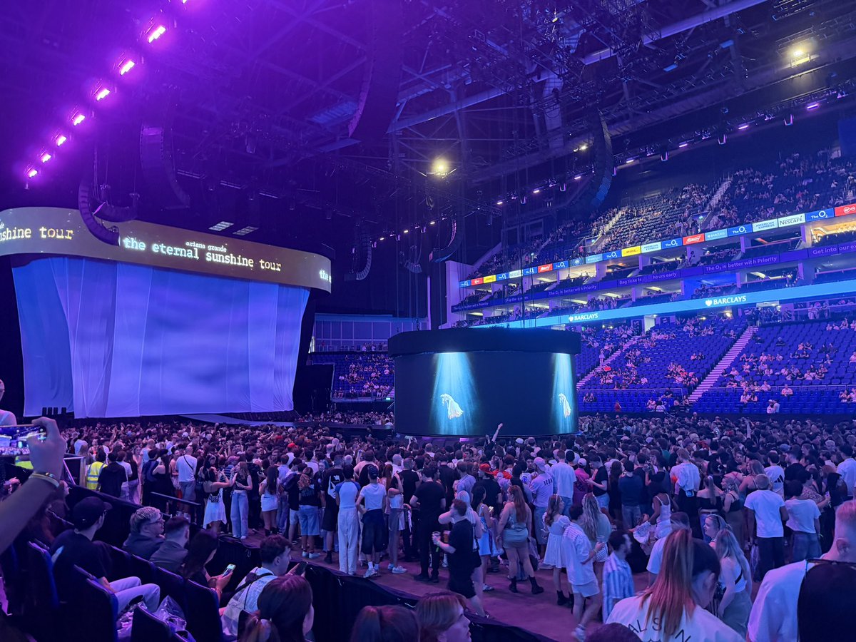 ssoursweetener's tweet photo. Dreams coming true 🥹🤍 #eternalsunsinetour https://t.co/4zE8oxPLIC