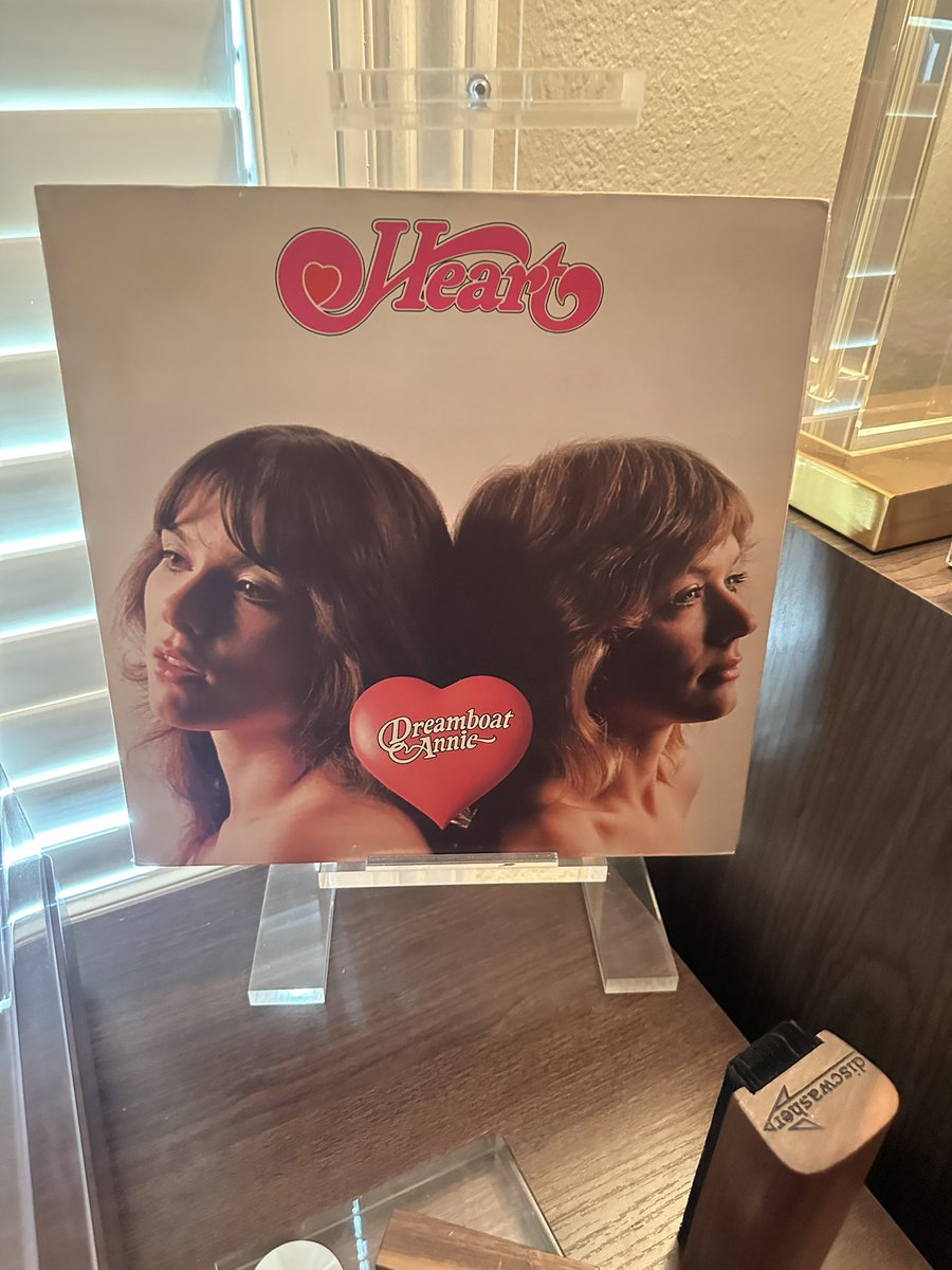 furbehrrr's tweet photo. Dreamboat Annie is the debut studio album by American rock band Heart released in ‘75. 😎
The original lineup was the best. 🤗
Limited edition picture disc from 50-plus years ago.
#HeartTheBand😍
#AnnWilson🤩 #NancyWilson🤩
#SkyMusic #SpinningNow https://t.co/yU8zrN4bqZ