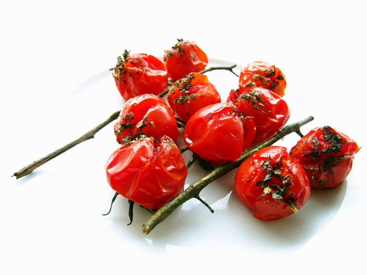 GBellamn's tweet photo. [Fresh local cherry tomatoes u0026 organic basil just arrived! Perfect for a summer pasta night—grab yours before they sell out today at the corner farm stand!]， https://t.co/DBcDtdY5pj