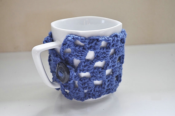 Pajero21983827's tweet photo. Just finished this hand-painted ceramic mug – the blue glaze glows under natural light, and it now holds my morning coffee way better than any store-bought one. Small handmade joys hit different! https://t.co/FGZH6NdP9W