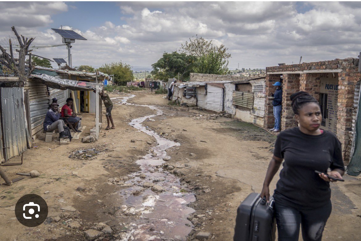 kasiscientist's tweet photo. @ErieSikhak10700 @Ashlord123 @ChrisExcel102 yess nigga that's a squatter camp, theres no single village that looks like this. village houses have yards and gates dumbass, do you see any of those in these two separate images of yours? https://t.co/ir3lMUNdBV