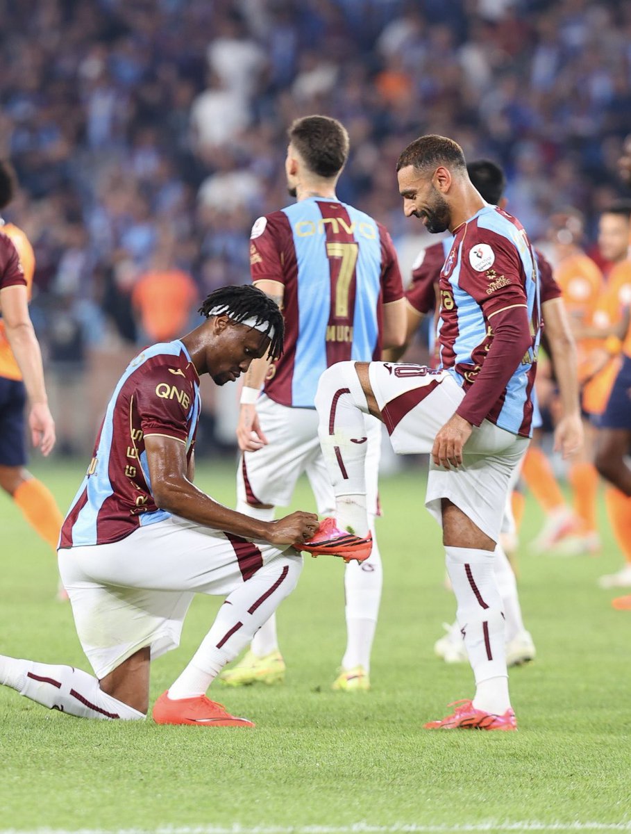hilaltunn's tweet photo. Şovvv başladııııııı https://t.co/Bk6g1FwEfM
