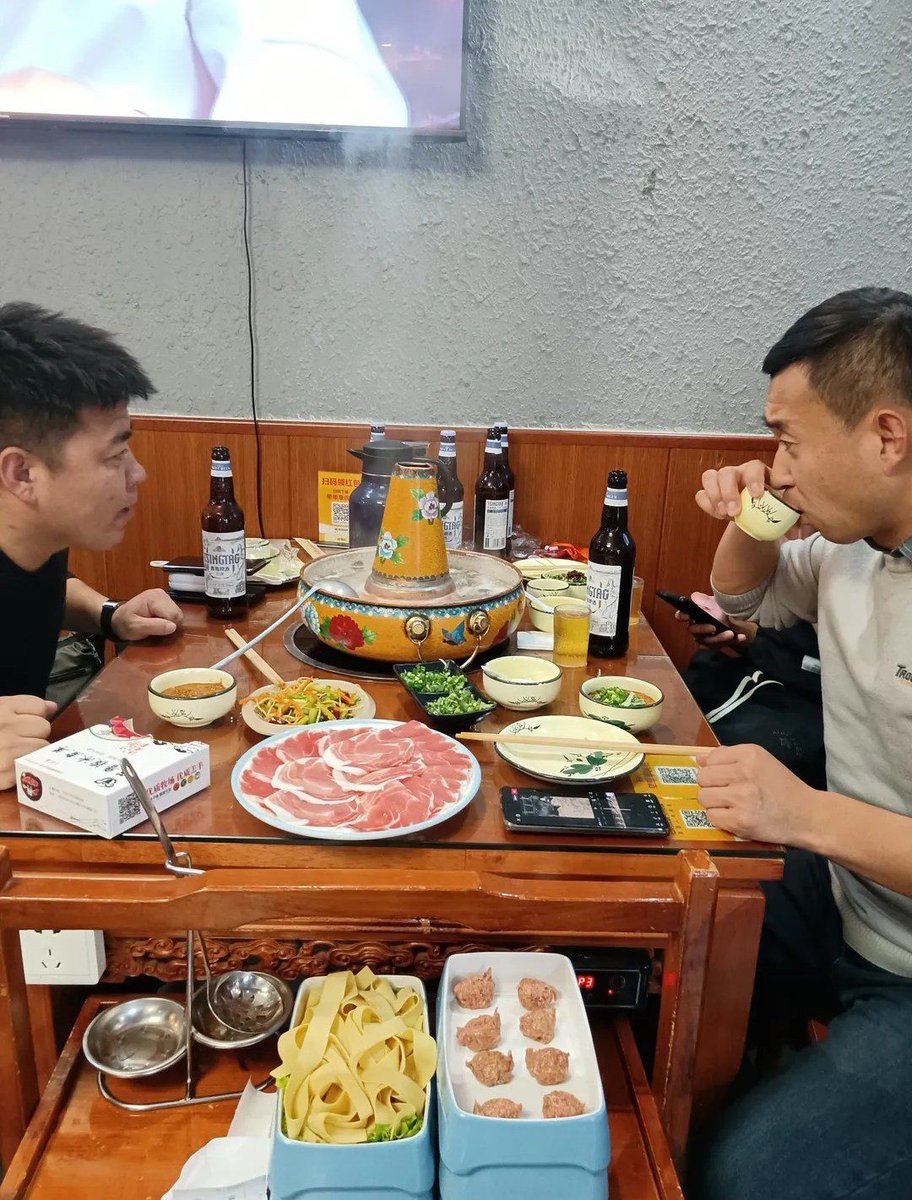 deland0316's tweet photo. [Chased my childhood bestie across 3 time zones this weekend—laughing till our sides hurt, eating way too much bad takeout, and acting 16 again like no time passed. 老友重逢的快乐，从未褪色 ]， https://t.co/dokPG8P2nq