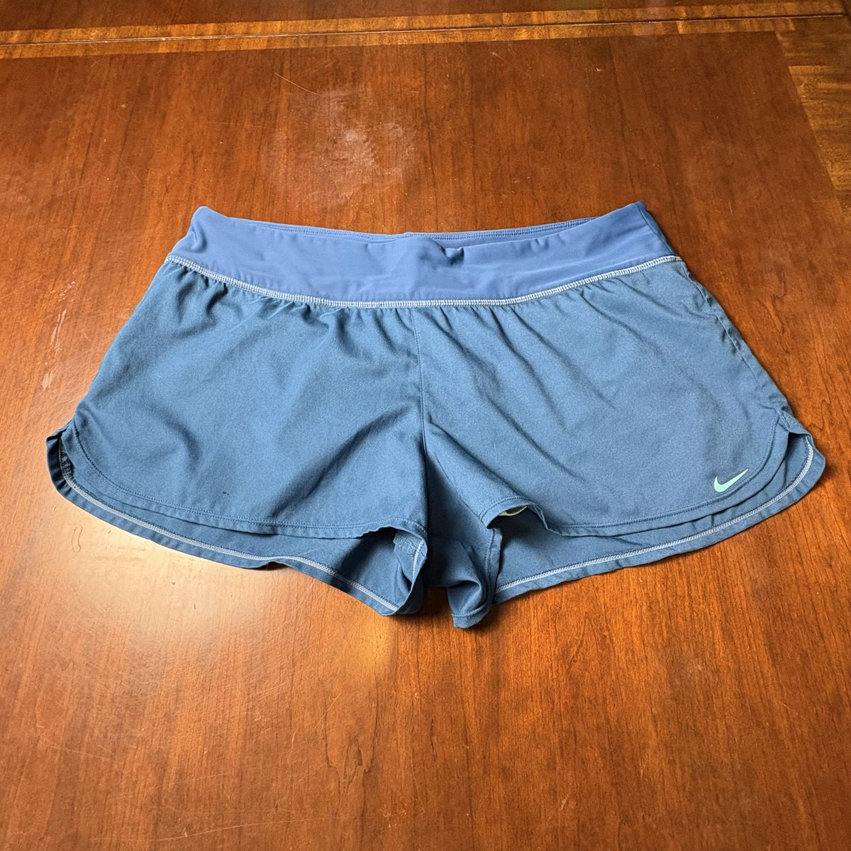 DeadThreadzNJ's tweet photo. Today’s drop makes absolutely no sense together and that’s exactly why I love thrifting 😂

Smashing Pumpkins 🎃
Y2K Billabong 🌊
U.S. Polo 🐎
Nike 🏃

You never know what the racks are gonna give you.

NEW DEAD THREADZ NJ DROP IS LIVE NOW. 🔥 https://t.co/wEcrihwDlF