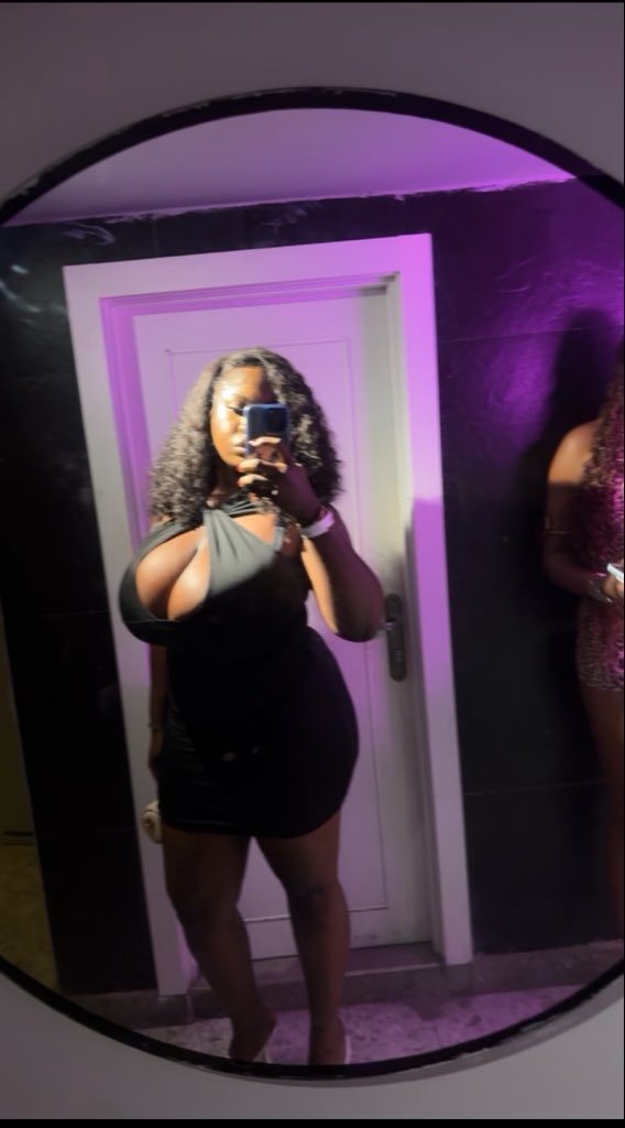 ConeliaAmara's tweet photo. I guess I have a thing for black 🖤 https://t.co/IpOv4w3ZzD