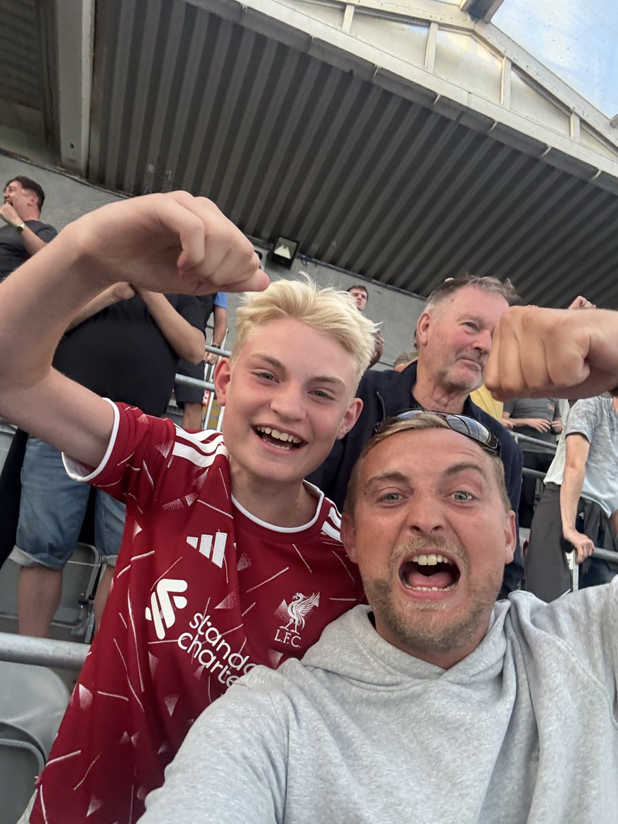 LeeLocko's tweet photo. Another season another late away goal at the geordie twats! Footballs back https://t.co/Wk9ddA1Uyy