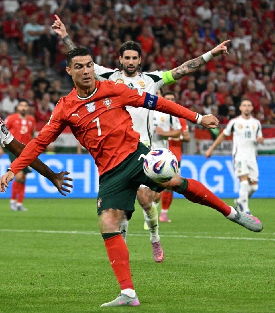 CristianoXtra_'s tweet photo. When Szoboszlai forgot Cristiano Ronaldo is playing against his team. 😭 https://t.co/uaF6E7si0G
