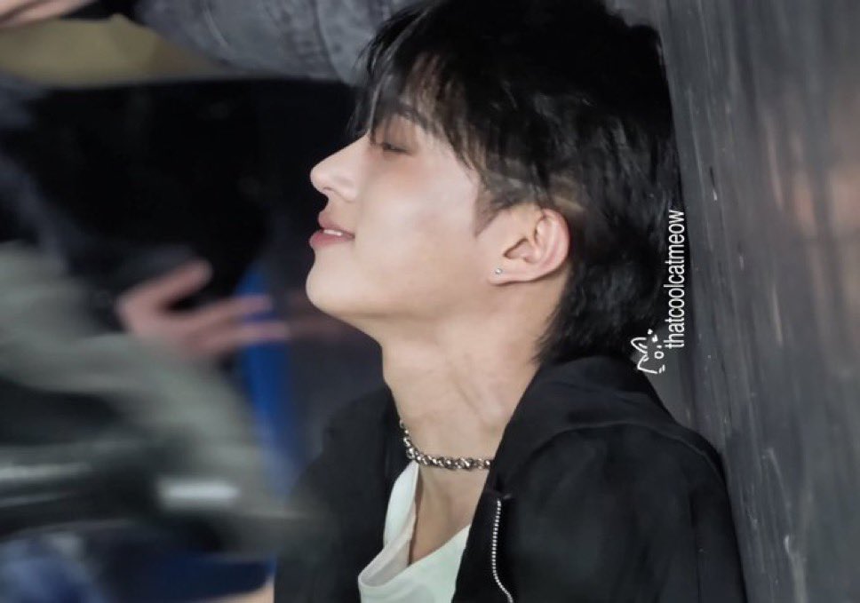 femmetaeng's tweet photo. I WANNA FUCK HIS THROAT https://t.co/PjhVUStIbb