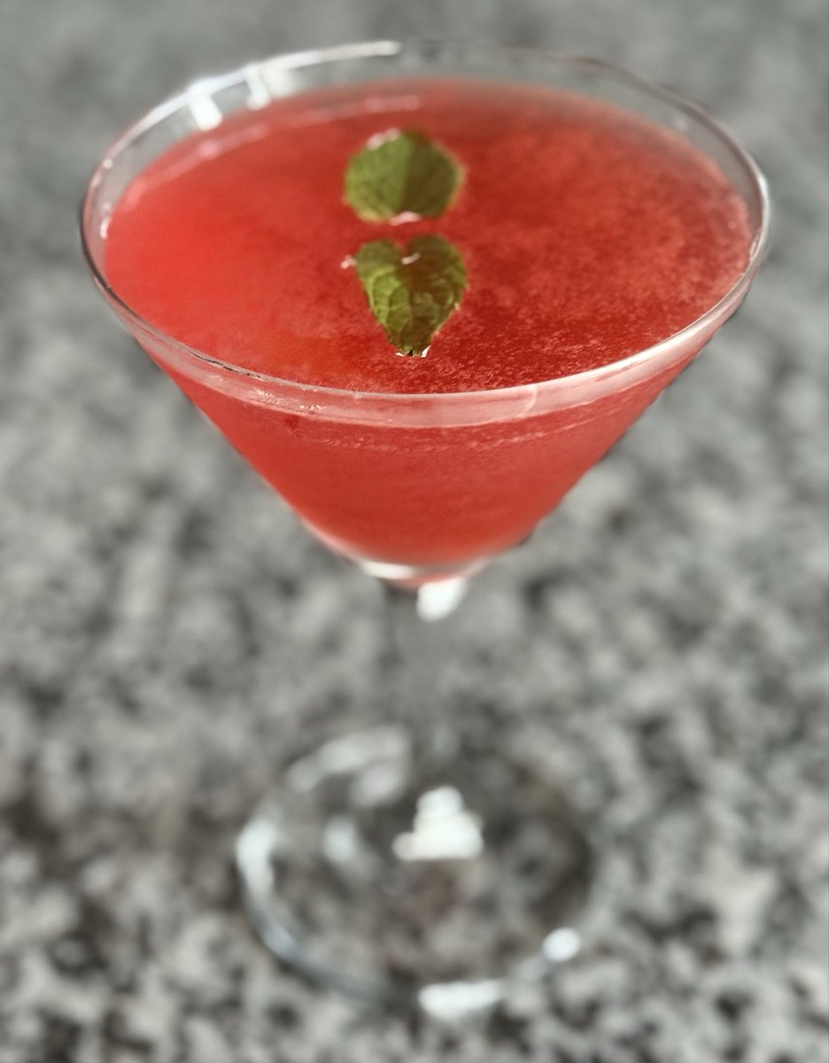 zigrock1's tweet photo. #CocktailTime #Cocktails #CocktailHour #CraftCocktails #CocktailLovers #CocktailPhotography #Drinkstagram #InstaCocktails #HomeBartender #HomeMixology #Mixology #ShakenNotStirred #MartiniGlass #FreshMint #MintGarnish #RedCocktail #Cheers #CheersToTheWeekend #HappyHour #WeekendDrinks #SundayFunday #DrinkInStyle #CocktailVibes #SipSipHooray 
Having some fun mixing today 🍹