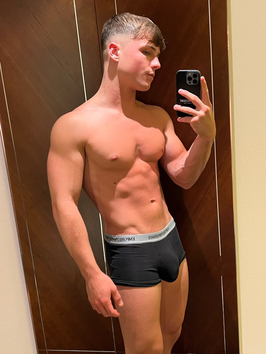 Drakevonn6's tweet photo. Would you hit? https://t.co/fFlrUYYEvP