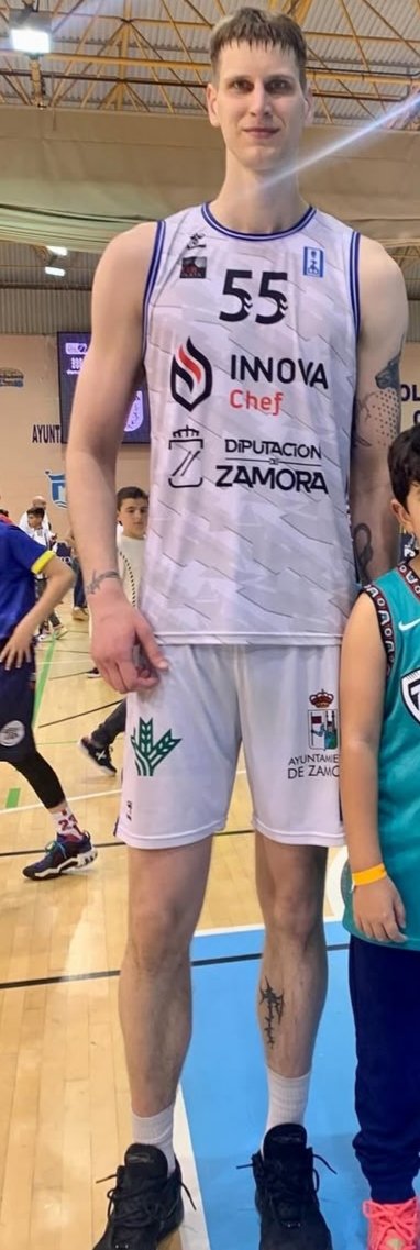 kpio500's tweet photo. 7'4 J.P. from Lithuania from head to toe https://t.co/UhZNaKF0pF