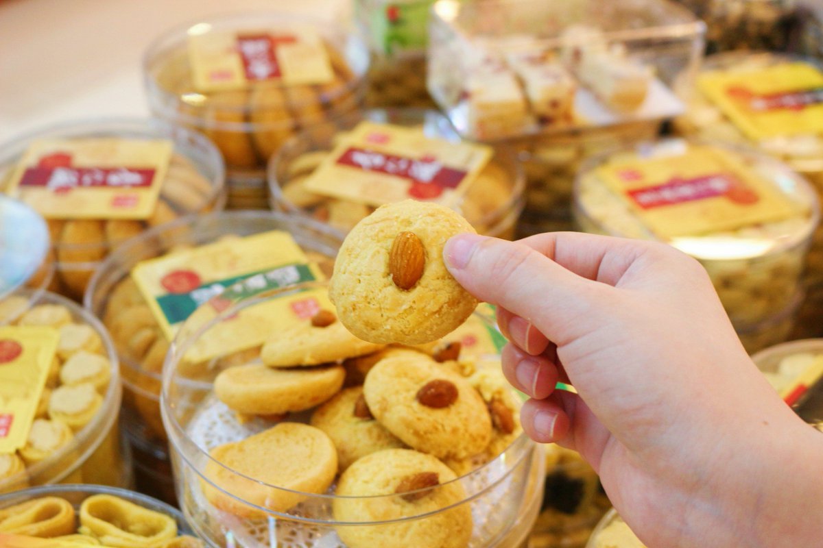 Hlam54590744's tweet photo. Just shared a big bag of crispy mango chips with my roommates—snack time hits different when it’s spread around! https://t.co/cgNlXPtiWB